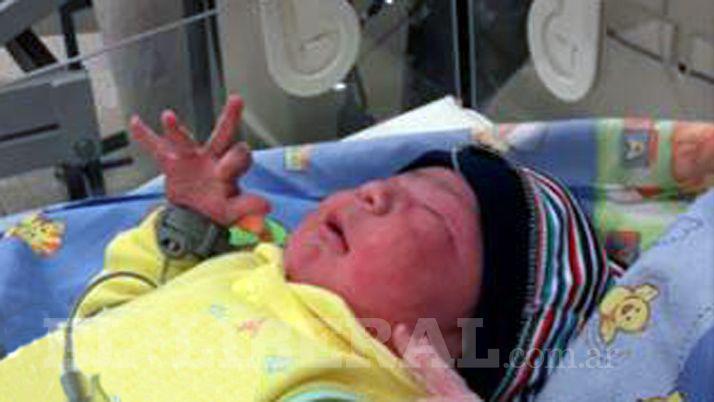 Una santiaguentildea dio a luz un bebeacute de 5240 kg