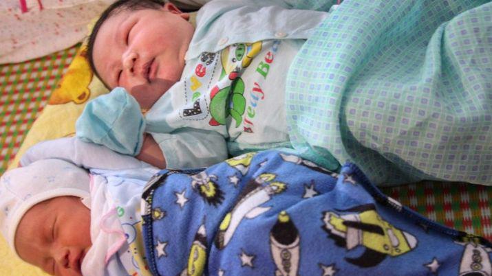 Una mujer dio a luz a un bebeacute de maacutes de 7 kilos