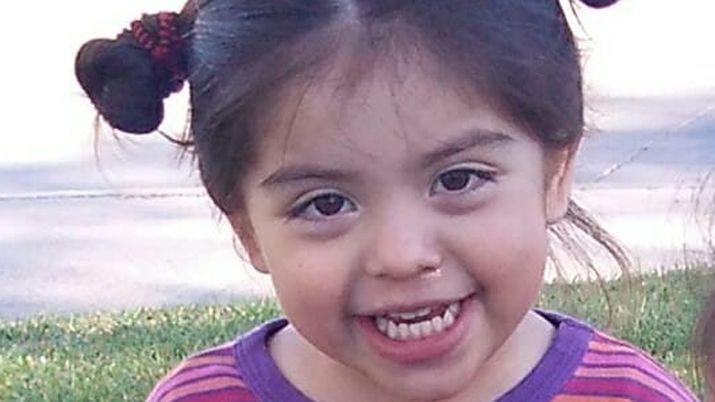Desesperada buacutesqueda de una nena de casi 3 antildeos