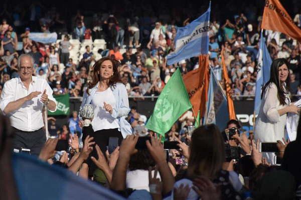 Cristina Fernaacutendez pidioacute a sus seguidores buscar dos votos por militante el domingo 22