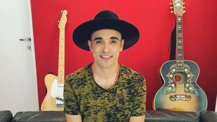 Abel Pintos le cumplioacute el suentildeo a una nena que espera un trasplante de rintildeoacuten