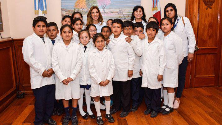 Alumnos de Yuchn visitaron a la gobernadora