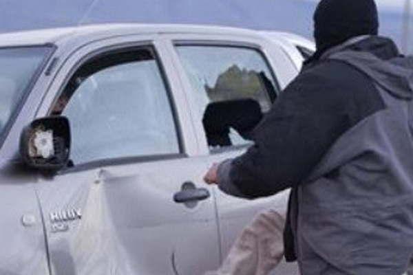 Atacaron a la comitiva de Claudio Avruj en Pu Lof