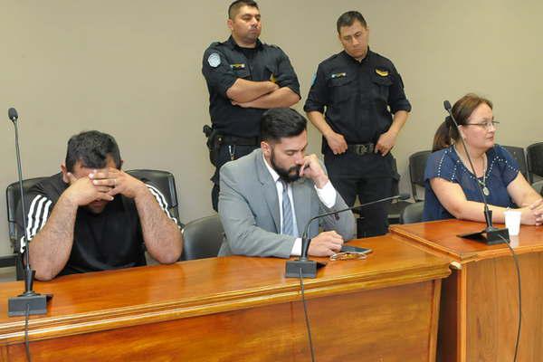 Once antildeos de caacutercel por violar a su hijastra previo encerrar a su hija para que viera dibujitos