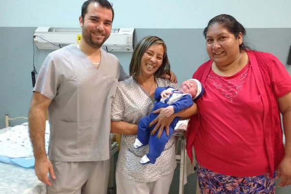 Nacioacute un suacuteper bebeacute de 51 kilogramos en la maternidad de la ciudad de Friacuteas