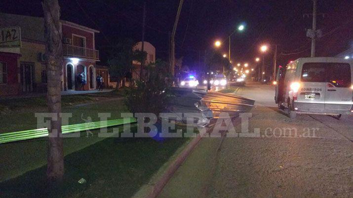 Antildeatuya- el temporal hizo volar chapas en pleno centro