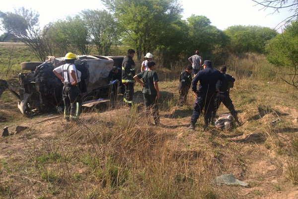 Encargado de estancia fallecioacute al volcar en la curva de la muerte 