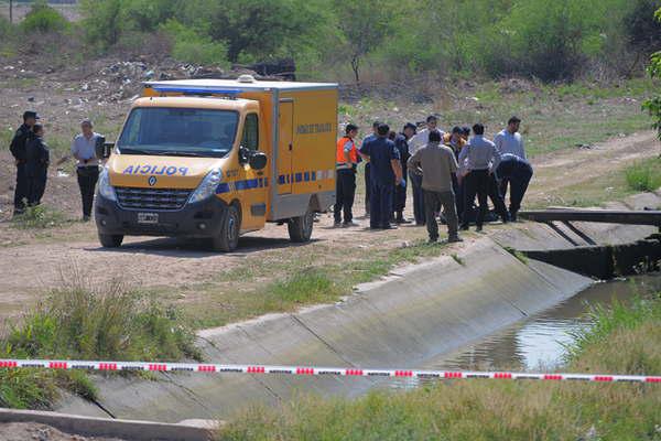 Misterio por el hallazgo de un cadaacutever en la compuerta del canal