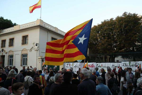 Rajoy frenaraacute la intervencioacuten en Cataluntildea si anticipan los comicios
