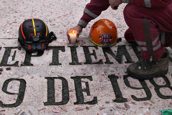 Recordaron en Meacutexico a las viacutectimas del terremoto