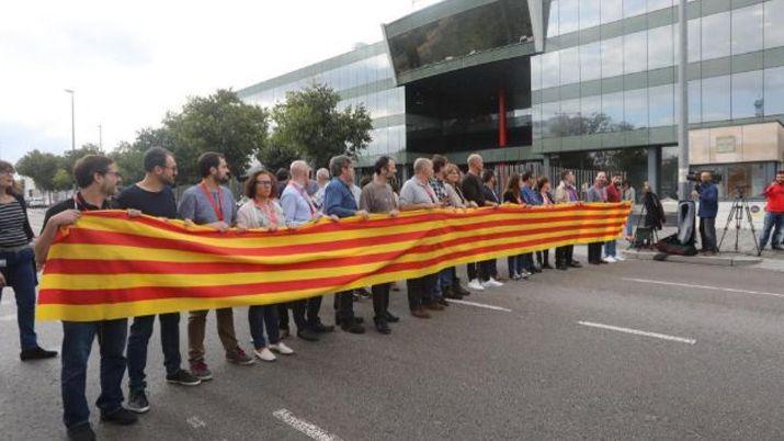 Se pactoacute con el socialismo las elecciones en Cataluntildea para enero