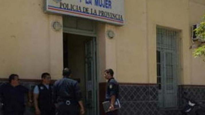 Pareja de un policiacutea amenazoacute con matar a la hija de ambos por celos