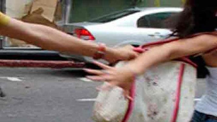 La víctima fue despojada de una cartera