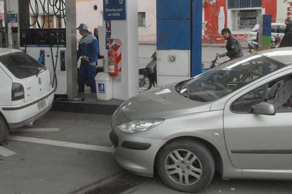 El precio de las naftas subiriacutea entre el 6 y el 10-en-porciento- despueacutes de las elecciones