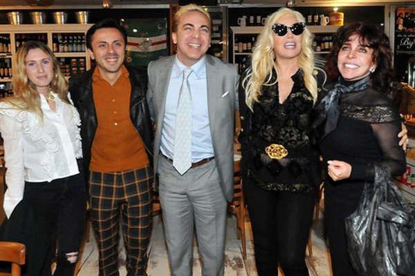Vero Castro celebroacute su cumpleantildeos con Cristian y Susana