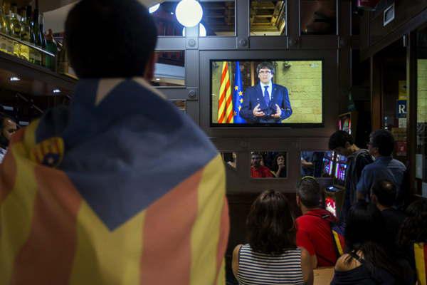 Dejaraacuten en manos del Parlamento catalaacuten la respuesta al ataque