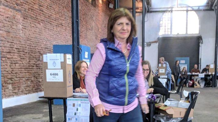 Patricia Bullrich votoacute a primera hora de la jornada electoral