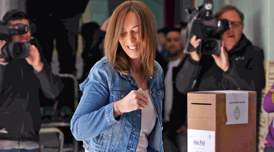 Mariacutea Eugenia Vidal fue a votar y llevoacute facturas