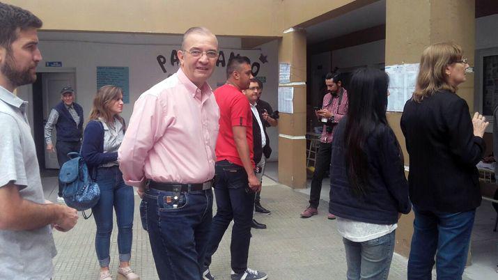 Esta mantildeana emitioacute su voto Marcelo Lugones