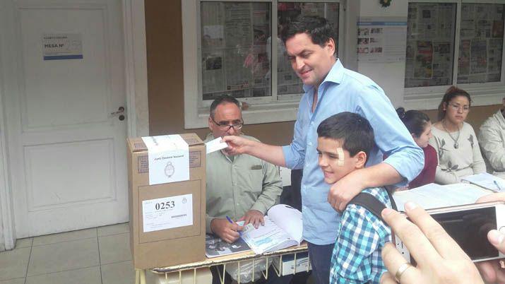 Rodrigo Posse emitioacute su voto en el instituto Gottau