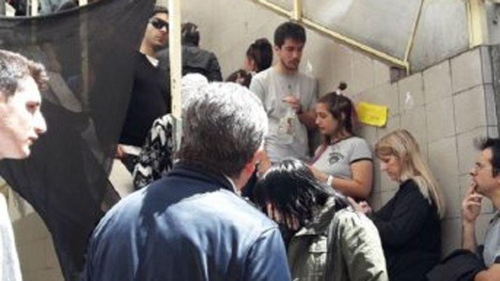 Un hombre metioacute su DNI en la urna y frenoacute la votacioacuten