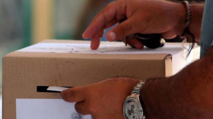 Cerca de un 80-en-porciento- del electorado concurrió a emitir su voto en Santiago