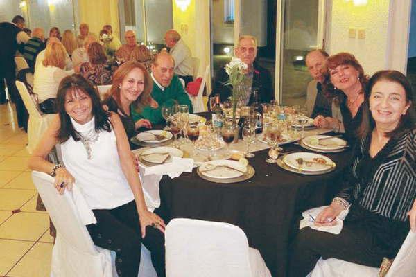 El Rotary Francisco de Aguirre homenajeoacute a las madres de la institucioacuten