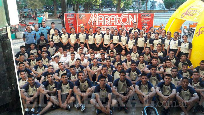 Gran concurrencia de dos escuelas de cadetes de policía en la maratón de EL LIBERAL