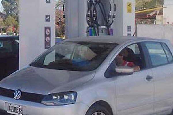 En el interior el litro de la nafta premium maacutes econoacutemico aumentoacute hasta casi 28