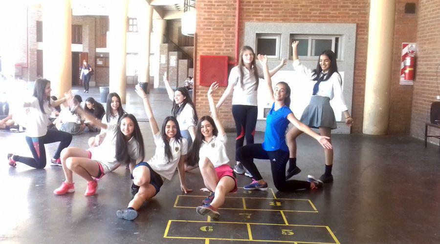 Alumnos del Colegio San Joseacute se preparan para animar la Maratoacuten Aniversario de EL LIBERAL