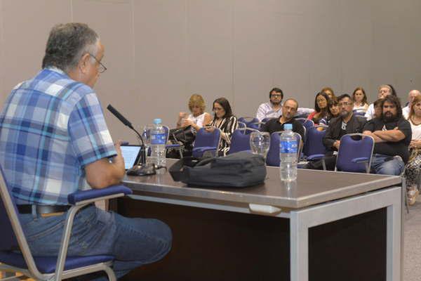 Organizan actividades para los docentes en  la 8ordf Feria del Libro