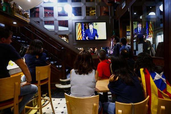 Maacutes tensioacuten y menos diaacutelogo ante horas clave en Cataluntildea