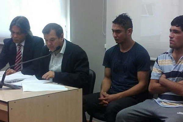 Piden preventiva para socios que asaltaban con pistola de la policiacutea