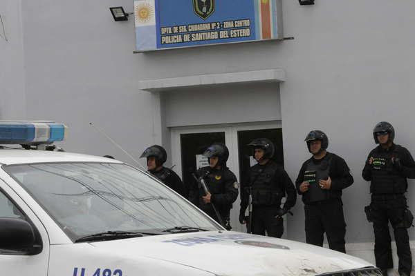 Denuncian el robo de netbooks  del depoacutesito de una escuela