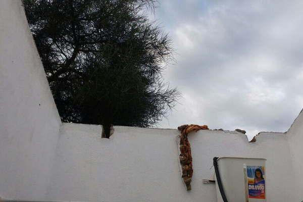 Un temporal con caiacuteda de granizo provocoacute graves dantildeos en Otumpa