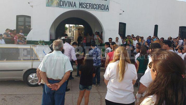 Antildeatuya- Cientos de personas estuvieron en el sepelio de Federico Pereyra