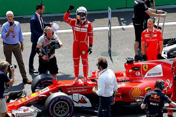Vettel hizo la pole y quiere alargar la definicioacuten 