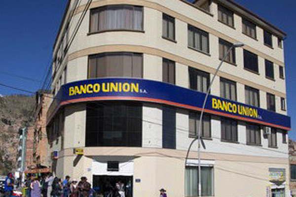 Renuncioacute la cuacutepula del banco estatal boliviano 