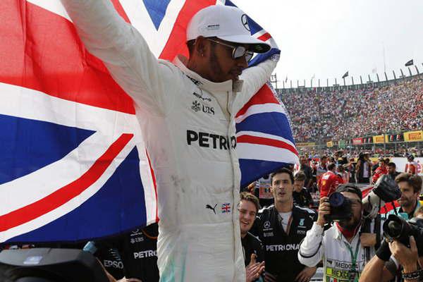 Hamilton sumoacute otro tiacutetulo en su carrera