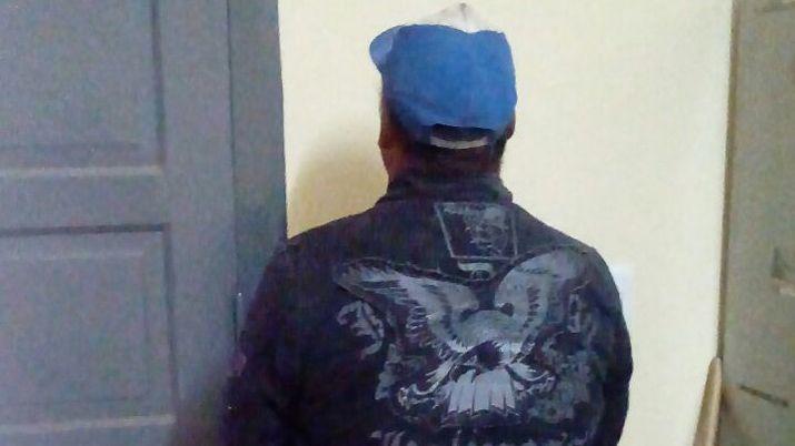 Se masturbaba en plena calle y fue detenido