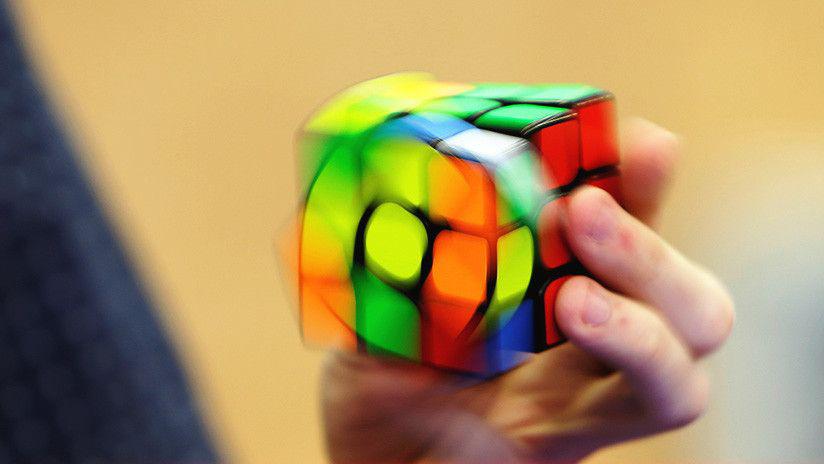Increiacuteble- Un joven bate el reacutecord mundial de armar un cubo Rubik