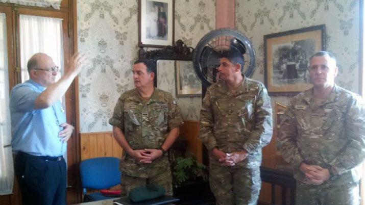 Paracaidistas se preparan para honrar a la Virgen del Valle