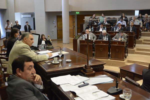 Diputados- solicitaraacuten establecer el sistema de historia cliacutenica electroacutenica uacutenica de utilidad para cada persona