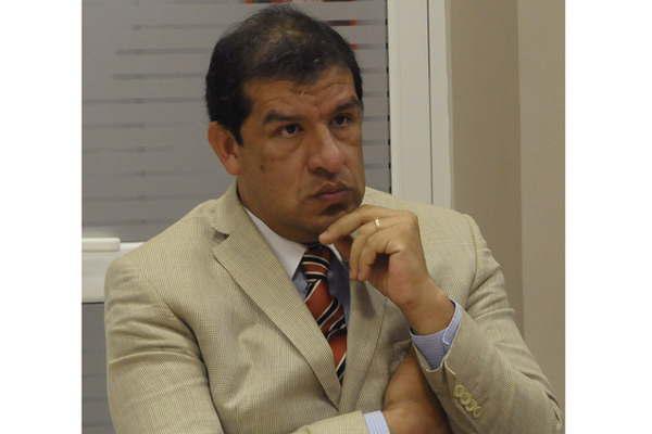 Denuncian a un meacutedico por defraudacioacuten en 54000