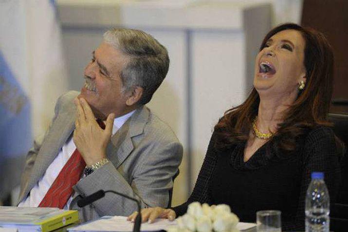 El exministro cuestionó la actitud de la expresidente de manifestar que no ponía las manos en el fuego por quien fuera un funcionario clave de su gobierno