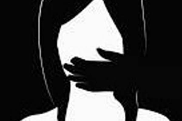 Adolescente huyoacute del hogar cansada de vejaciones en casa de una tiacutea poliacutetica