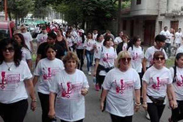 La Caminata Solidaria recaudoacute leche para el Banco de Alimentos