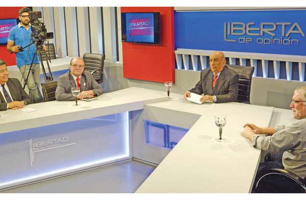 Los tres candidatos a rector de la Unse  expusieron sus propuestas a diacuteas de las elecciones