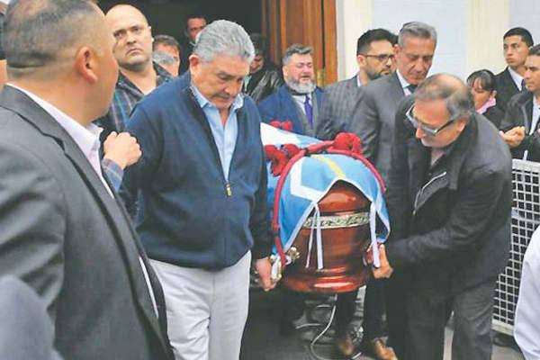 Arcioni asumioacute en Chubut tras el fallecimiento de Das Neves
