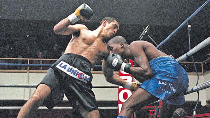 El ldquoCirujanordquo Morales conserva todos los recortes de su eacutepoca dorada